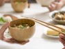 Tại sao người xưa rất kỵ gõ bát đũa trong khi ăn cơm?