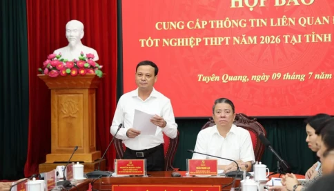 Ai thực sự chỉ đạo thầy giáo chuyên Tuyêm Quang nhắc bài cho học sinh?