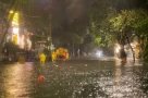 Vì sao Hà Nội vẫn ngập sau mưa lớn dù dự án chống ngập vừa hoàn thành?