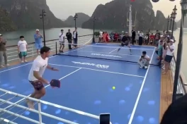 Để khách "chơi trội" đang đánh pickleball lại nhảy xuống biển: Chủ "sân" nhận phạt 12,5 triệu đồng, buộc tháo dỡ!