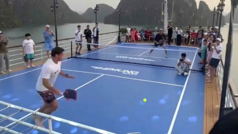 Để khách "chơi trội" đang đánh pickleball lại nhảy xuống biển: Chủ "sân" nhận phạt 12,5 triệu đồng, buộc tháo dỡ!