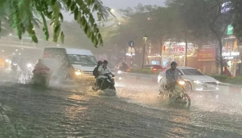 Biển Đông có thể xuất hiện 1-2 cơn bão trong 1 tháng tới, Bắc Bộ mưa lớn, Trung Bộ tiếp tục hứng nắng nóng gay gắt
