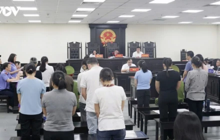 Nóng! Giám đốc công ty sản xuất sản phẩm bảo vệ sức khỏe giả bị đề nghị 23-26 năm tù 👇