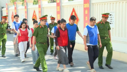 Đường đi của hơn 28.000 viên kim cương nhập lậu từ Hồng Kông vào Việt Nam
