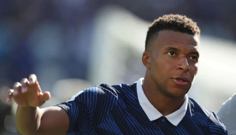 Vì sao cả thế giới gọi Mbappe là "nhà *******" dù anh là đội trưởng mẫu mực?