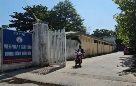 Đến chịu! ‼ Vợ cựu Viện trưởng Pháp y tâᴍ tһầп nhận tiền hối lộ còn nhắn "thiếu 4 tờ"