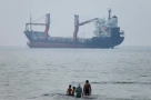 Mỹ có quyền thu phí tàu qua eo biển Hormuz theo luật quốc tế không?