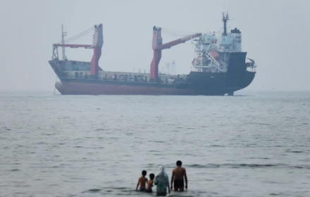 Mỹ có quyền thu phí tàu qua eo biển Hormuz theo luật quốc tế không?
