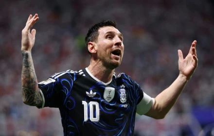 Mạng xã hội nói gì sau màn ngược dòng của Argentina? Messi lại trở thành cái tên "không thể ngăn cản"