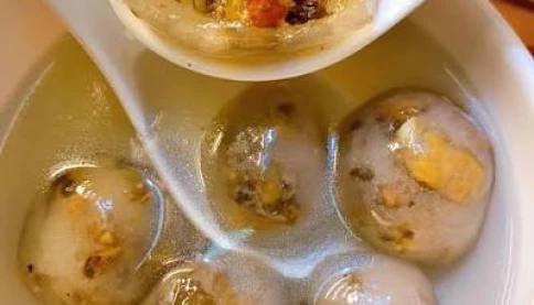 Món chè nghe thì "hoang đường", ăn rồi lại "vấn vương"