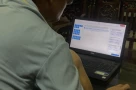 Muôn cảnh giáo viên lớn tuổi học tiếng Anh