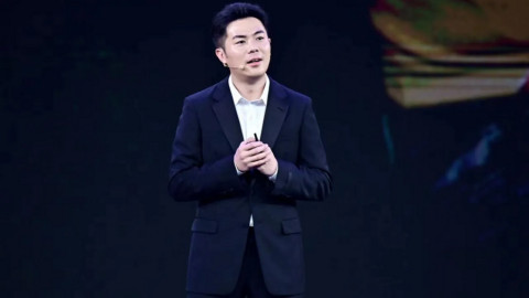 Thanh niên U30 bán trà sữa thành tỷ phú đô la