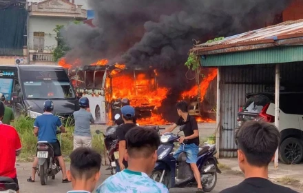Xe khách bốc cháy trên Quốc lộ 1 qua Đồng Nai, 7 người tử vong