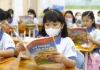 Nhiều địa phương bắt đầu phát sách giáo khoa miễn phí, phụ huynh cần lưu ý gì?