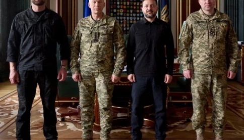 Tổng thống Zelensky đang chịu áp lực phải phục chức cho bộ trưởng quốc phòng bị sa thải