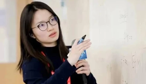 Vương Hồng, nữ giáo sư toán 9x, xinh đẹp đã giải quyết bài toán thế kỷ