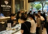 Người dân xếp hàng từ sáng sớm để bán kim cương: Phải công nhận dân mình nhiều người giàu thật!