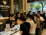 Người dân xếp hàng từ sáng sớm để bán kim cương: Phải công nhận dân mình nhiều người giàu thật!