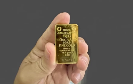 Vì sao vàng SJC 'bốc hơi' 5 triệu đồng/lượng? Người mua cần bình tĩnh trước những cú lao dốc bất ngờ
