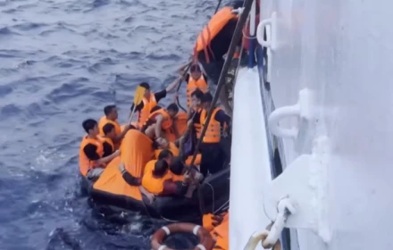 48 người trên tàu Khôi Nguyên 18 được đưa về đất liền, nỗ lực tìm kiếm người mất tích vẫn tiếp diễn