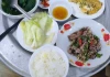 Bạn đoán mâm cơm này bao nhiêu tiền mà khiến thực khách ngỡ ngàng?