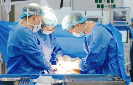 Bác sĩ tại đảo Ngọc quá đỉnh! Ca phẫu thuật "kép" cứu sản phụ mang khối u xơ tử cung tới 10 cm
