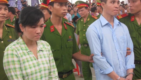 Ả đàn bà lăng loàn cùng em họ giết chồng rồi dìm xuống sông