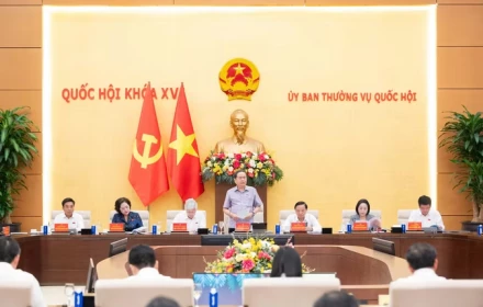 Quốc hội xây dựng luật để mở đường cho phát triển