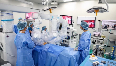 Lần đầu tiên ở Việt Nam, bác sĩ ở Hà Nội phẫu thuật cho bệnh nhân ở Cần Thơ, và ngược lại