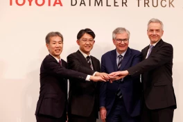 Toyota sắp hợp nhất bộ phận xe tải với Daimler