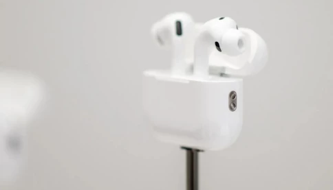 Đừng vội vứt AirPods khi pin yếu