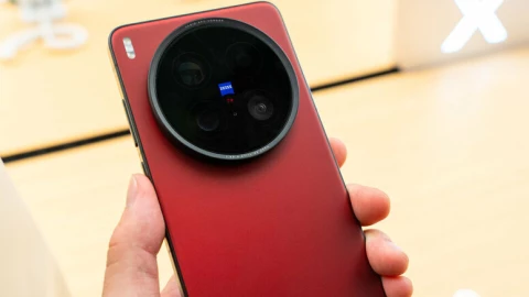 [Cực nóng] VnReview trên tay vivo X200 Ultra ngay tại Thượng Hải, chiếc điện thoại khiến Sony A6700 phải "sợ hãi"