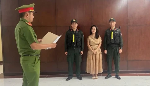Tạo sao ca sĩ Bolero Phương Diễm Huyền bị khởi tố?
