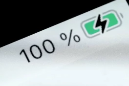 Sạc pin điện thoại đến 100% qua đêm: có thực sự "giết chết" pin như lời đồn?