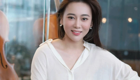 Phương Oanh thử sức với công việc mới, tận dụng sức hút từ trang cá nhân hơn 1 triệu người theo dõi