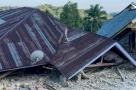 Video động đất 7,7 độ richter sáng nay ở Indonesia, cảnh tượng hỗn loạn với tiếng la hét vang vọng khắp nơi