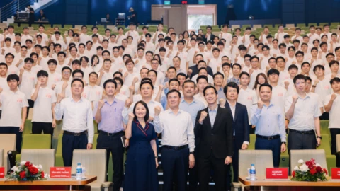 Tỉ lệ chọi 1/12, 500 sinh viên xuất sắc được Viettel chọn để đào tạo 9 ngành công nghệ mũi nhọn