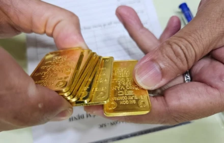 Chuyện lạ: Giá vàng trong nước chỉ cao hơn thế giới hơn 1 triệu đồng/lượng mua vào
