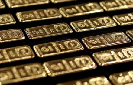 Giá vàng thế giới vượt 4.500 USD, dầu Brent áp sát 95 USD/thùng