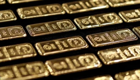 Giá vàng thế giới vượt 4.500 USD, dầu Brent áp sát 95 USD/thùng