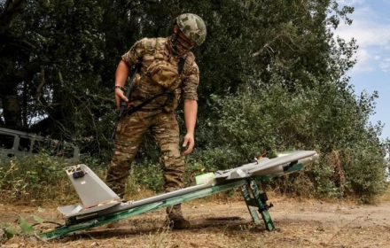 Ukraine tuyên bố đánh trúng sân bay Nga, hạ 2 trạm radar