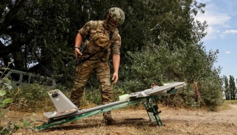 Ukraine tuyên bố đánh trúng sân bay Nga, hạ 2 trạm radar