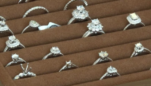 Hơn 28.000 viên kim cương lậu đã ra thị trường: Người mua làm sao biết viên đá mình cầm có đúng nguồn gốc?