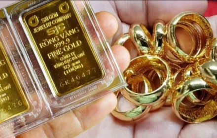 Tại sao giá vàng hôm nay 24/8 tăng sốc cả trong nước và thế giới?