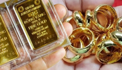 Tại sao giá vàng hôm nay 24/8 tăng sốc cả trong nước và thế giới?