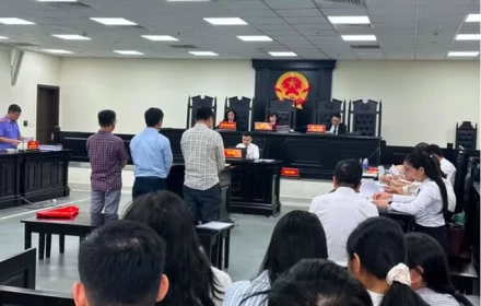 Cựu hiệu trưởng Cao đẳng Du lịch Hà Nội hầu tòa vì giữ lại tiền hỗ trợ sinh viên