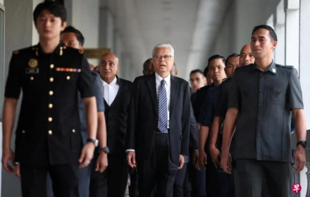 Ba cựu thủ tướng Malaysia xuất hiện tại các tòa án khác nhau ở Kuala Lumpur vào cùng một ngày