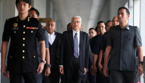 Ba cựu thủ tướng Malaysia xuất hiện tại các tòa án khác nhau ở Kuala Lumpur vào cùng một ngày