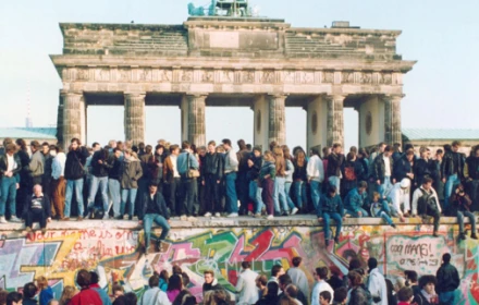 Bức tường Berlin đã sụp đổ hơn 30 năm, vì sao Đông và Tây Đức vẫn còn xa nhau?