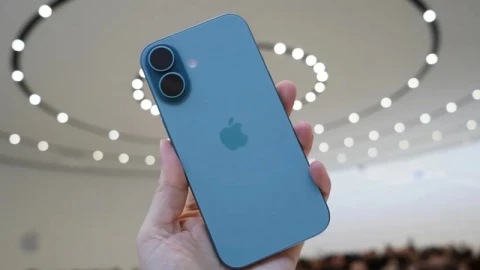 Apple gây bất ngờ về cách sử dụng iPhone 16, các nhà sản xuất phụ kiện nghe xong chỉ biết lắc đầu